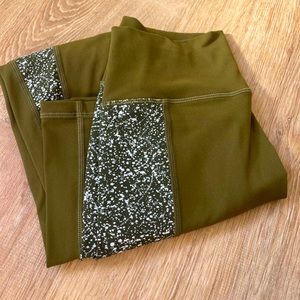 Zyia olive speckle legging size 4 like new